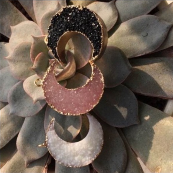 NWOT. Druzy Quartz Moon Pendant 🌙 - Picture 5 of 6